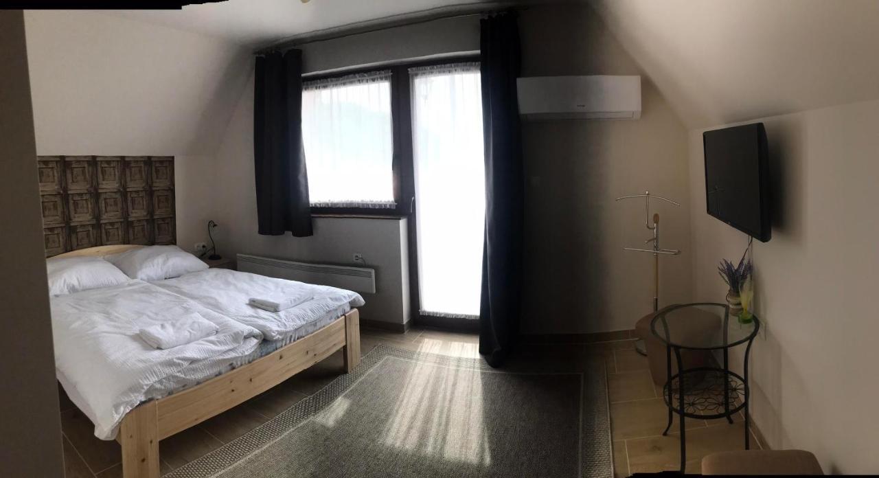 Berger Pince és vendégház Csaszartoltes Exterior foto
