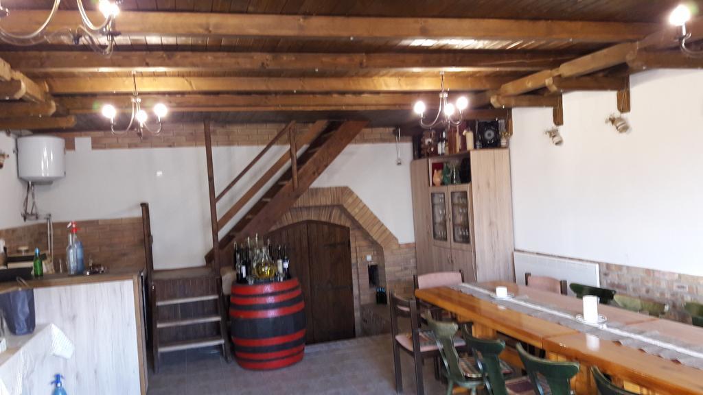 Berger Pince és vendégház Csaszartoltes Exterior foto